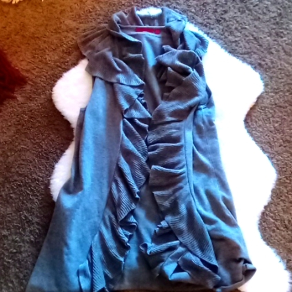 Coletane gray ruffled long sleeveless cardigan sz large